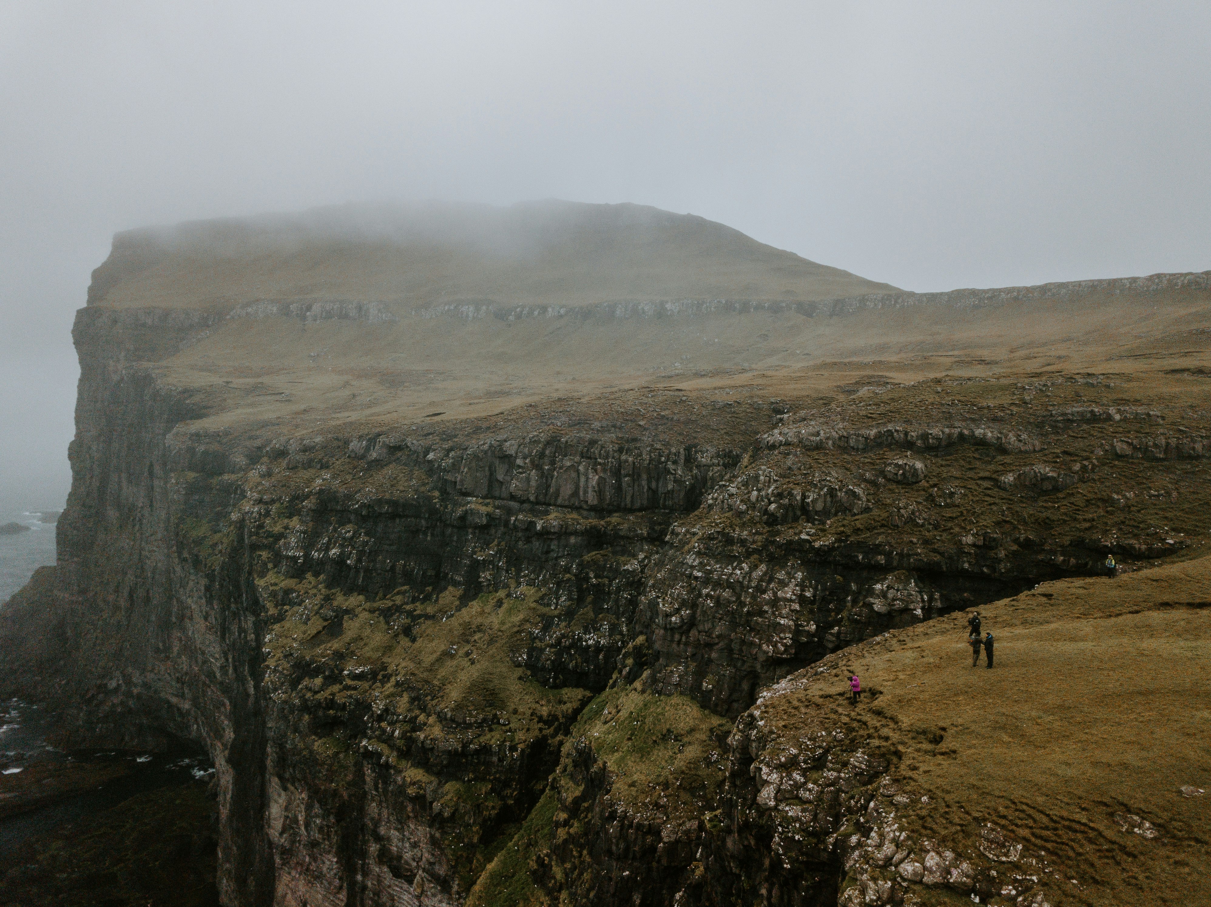 landscape photography of brown and gray cliff